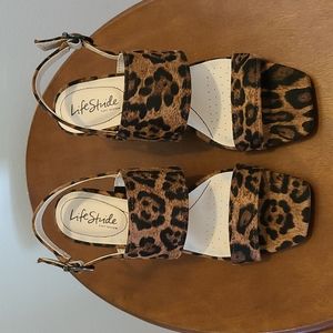 NEW Life Stride Teddi Block Heel Sandal (Brown Leopard) 6